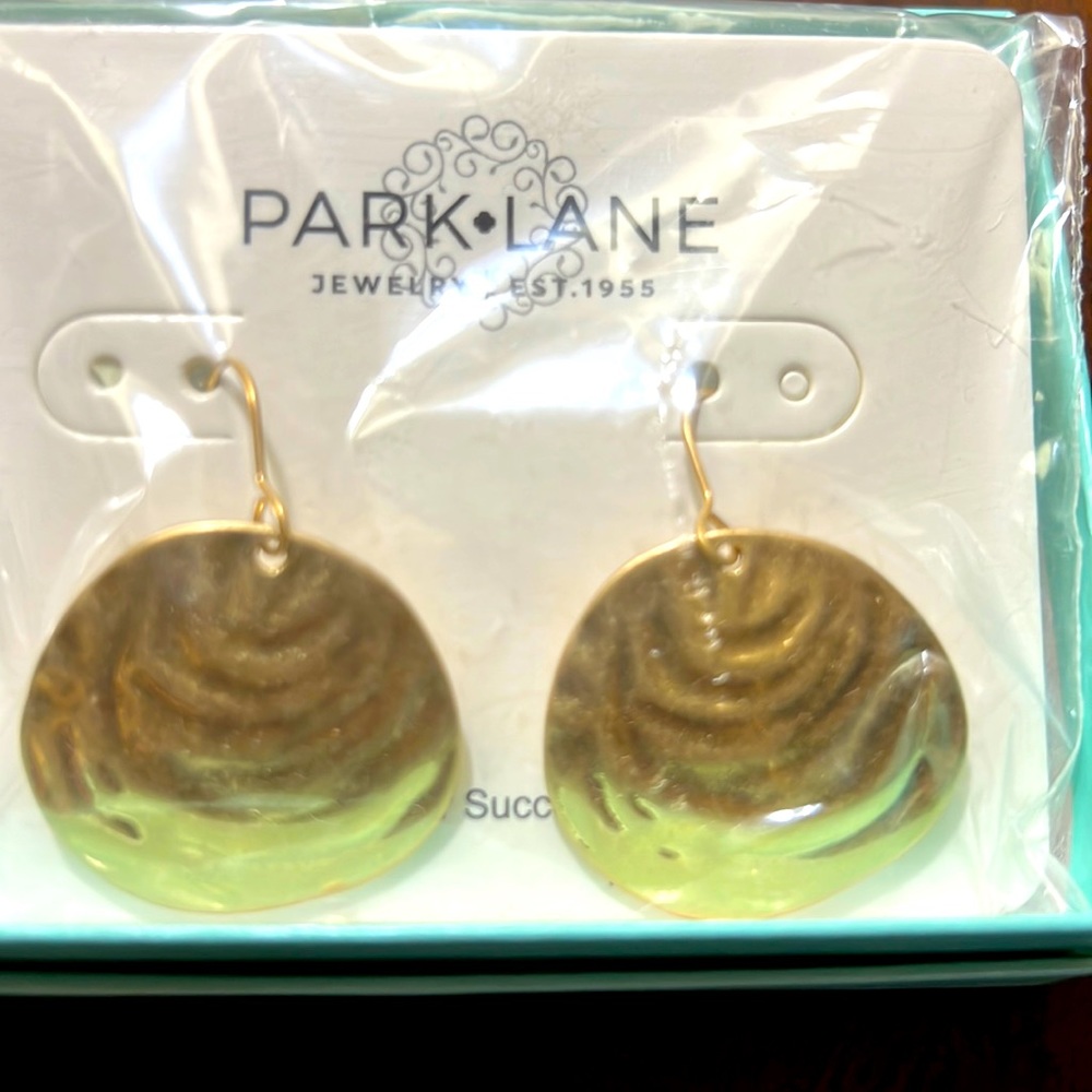 Park Lane seashell earrings NWT